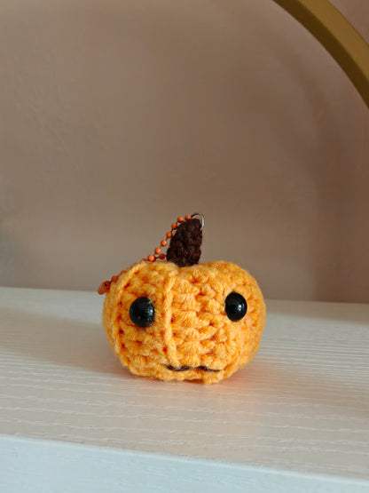 Cute crochet pumpkin keyring 